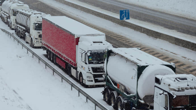 3 checkpoints from Poland still blocked, with 2,600 lorries in queues