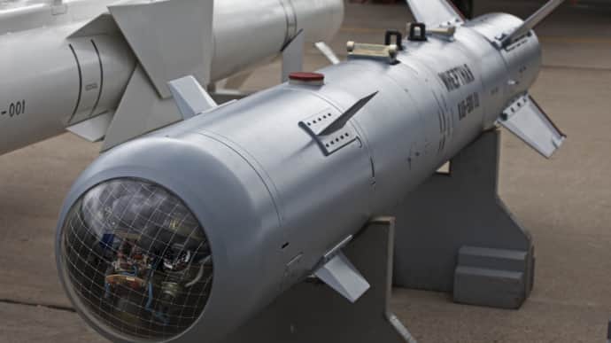 Ukraine developing weapons against guided bombs – Zelenskyy