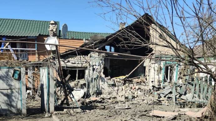 Russian forces attack Bakhmut and Pokrovsk districts, Donetsk Oblast, killing two people