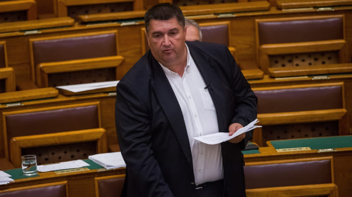 Депутат партії Орбана прийшов у парламент з коронавірусом, опозиція звернеться до поліції