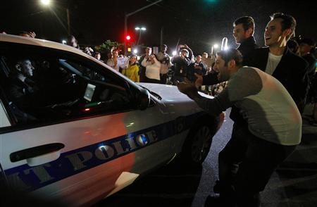 Жители Бостона радуются после захвата Царнаева. фото Reuters