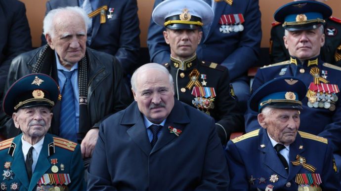 У Путіна пояснили втечу Лукашенка після параду