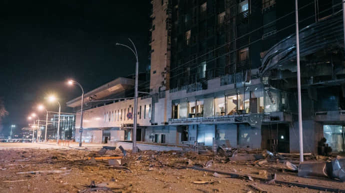 “Маячня”: Міноборони РФ заявило, що ударом по готелю Харкова знищило розвідників. ГУР прокоментувало