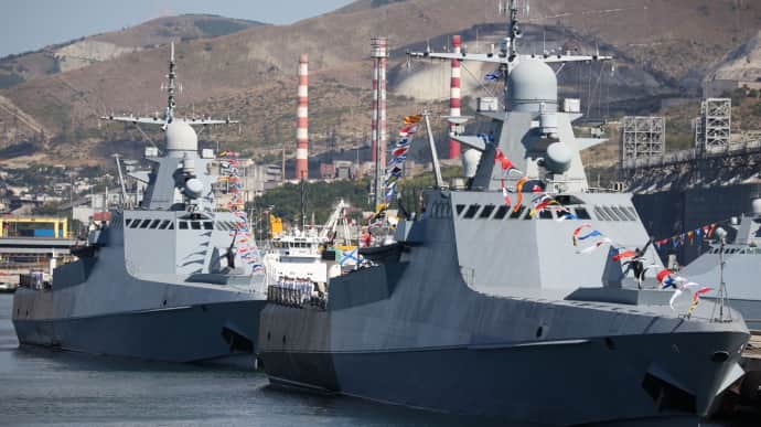 Уже четвертые сутки российские военные корабли не выходили в Черное море
