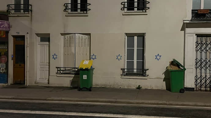 У Парижі невідомі розмалювали будинки зірками Давида: ведеться слідство