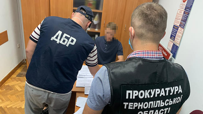 60 тонн алкоголя: должностных лиц ГФС Тернопольщины подозревают в растрате