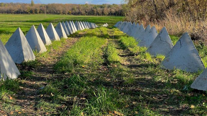 У Бєлгородській області почали ставити захисні споруди