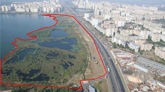 Хомутиннік хоче побудувати великий ТРЦ на озері в Києві, жителі проти