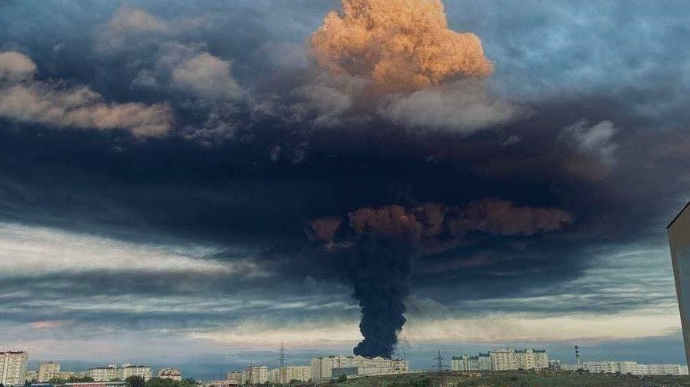 Kho dầu bốc cháy ở Sevastopol: Người Nga nói rằng nó đã bị máy bay không người lái tấn công