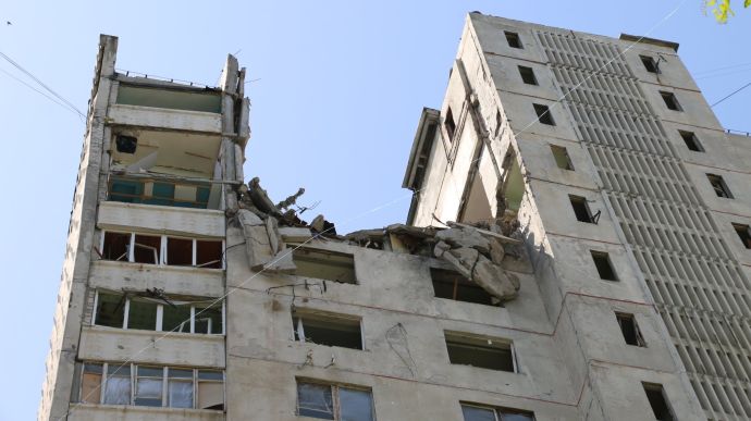 Харьков: из-под завалов обстрелянного в феврале дома извлекли тела 4 человек