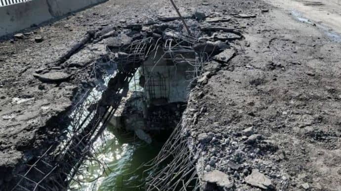 Спутниковые снимки свидетельствуют, что россияне начали возводить переправу под Чонгарским мостом