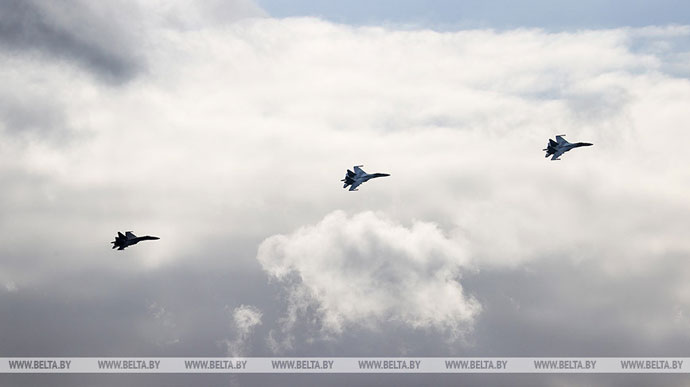 Высадка десанта и патрулирование границы – в Беларуси новые учения российской и белорусской авиации 