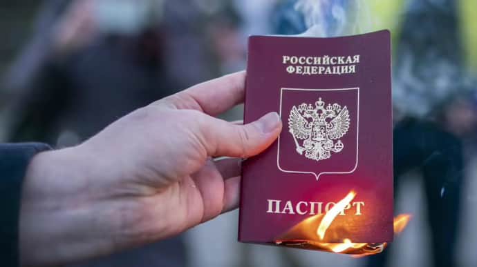 Russians threaten to confiscate Kherson Oblast residents' properties if they do not obtain Russian passport