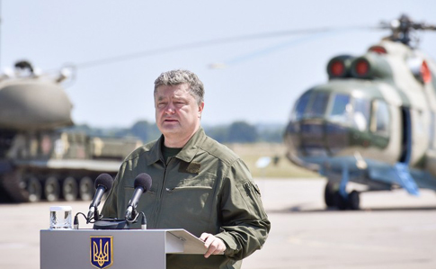Порошенко заявив про збільшення виплат військовим у зоні АТО 