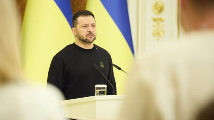 Зеленский снова пригласил Трампа в Украину и назвал его план мира опасным