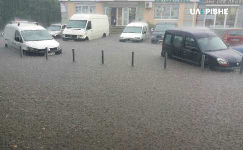 Мощный ливень затопил Ровно