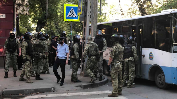 Окупанти у Криму оштрафували активістку за проживання в РФ без паспорта