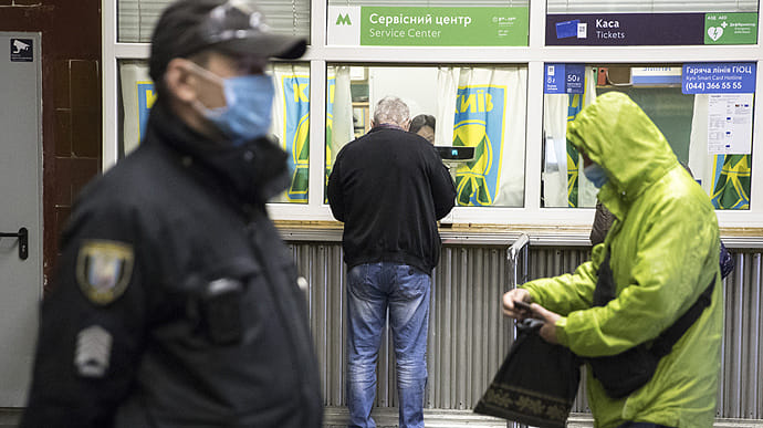 В Киеве более тысячи новых больных COVID в сутки и 14 смертей
