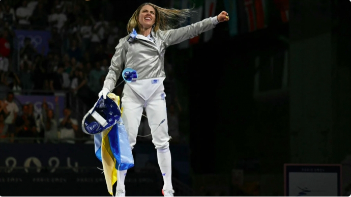 Fencer Olha Kharlan sells sabre she used to win Olympic gold to raise money for Ukraine’s Armed Forces