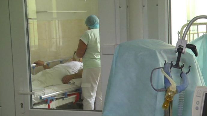 В Украине готовят к открытию временные госпитали для больных COVID