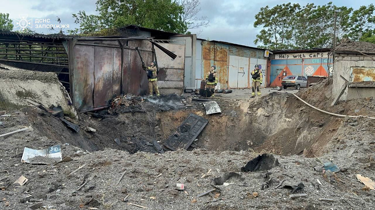 Russians attack Zaporizhzhia: critical infrastructure, park and transport damaged – photos, video