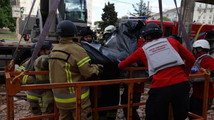 Another body retrieved from rubble in Dnipro – video