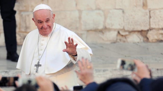 Ватикан запретил своим священникам благословлять однополые браки
