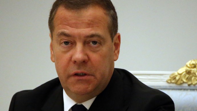 Медведев уверяет, что ракет у России вполне достаточно