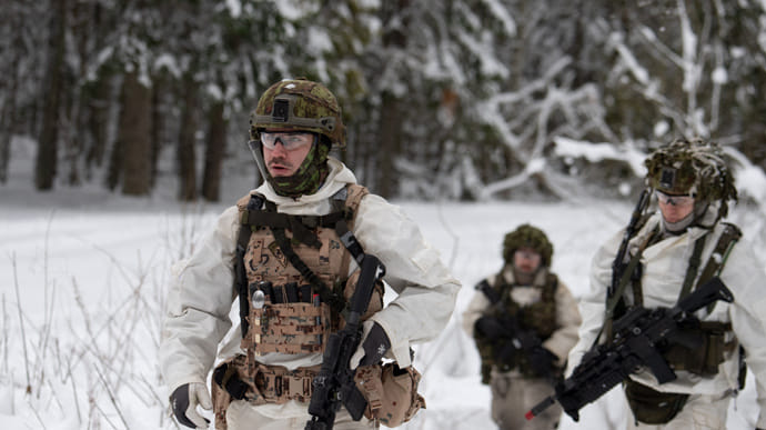 НАТО может еще больше усилить восточный фланг, если войска РФ останутся в Беларуси