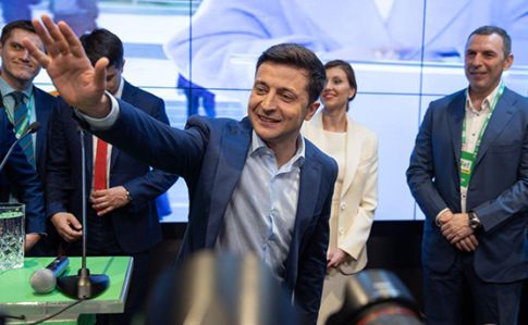 У Зеленского все еще ищут кандидатов на четырех министров – источник