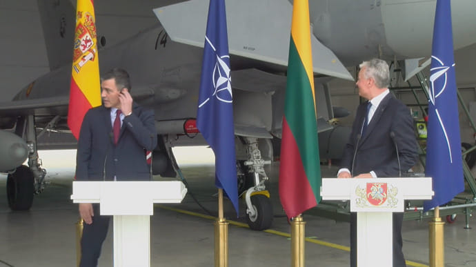Брифинг лидеров Литвы и Испании остановили из-за вылета истребителей на перехват самолета РФ