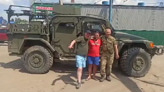 Появилось видео британских бронемашин Husky в Украине