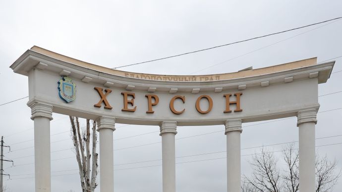 Russian forces hit centre of Kherson; man dies on spot