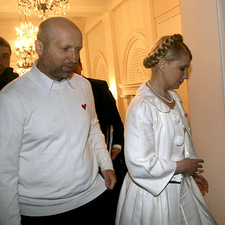 Юлія Тимошенко і Олександр Турчинов. можна йти рекламувати порошок Tide