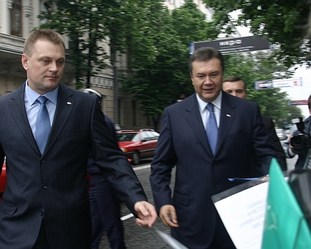 Янукович прибув у парламент у доброму настрої