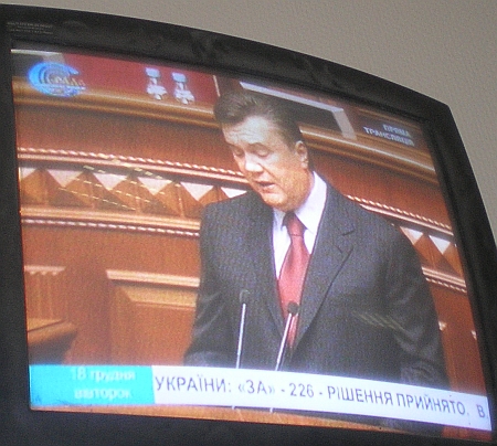 Янукович читав з папірця