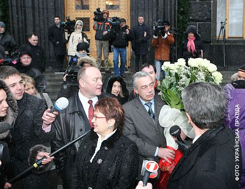 На порозі з квітами стовбичив кабмінівський протокол, Микола Сивульський і міністр Крупко
